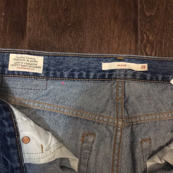 Levi wedgie - Picture 3 of 4